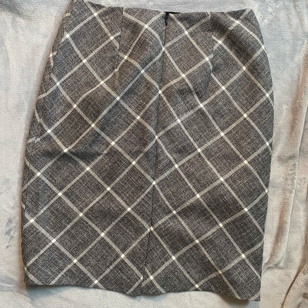 White House Black Market Skirt-Like NEW